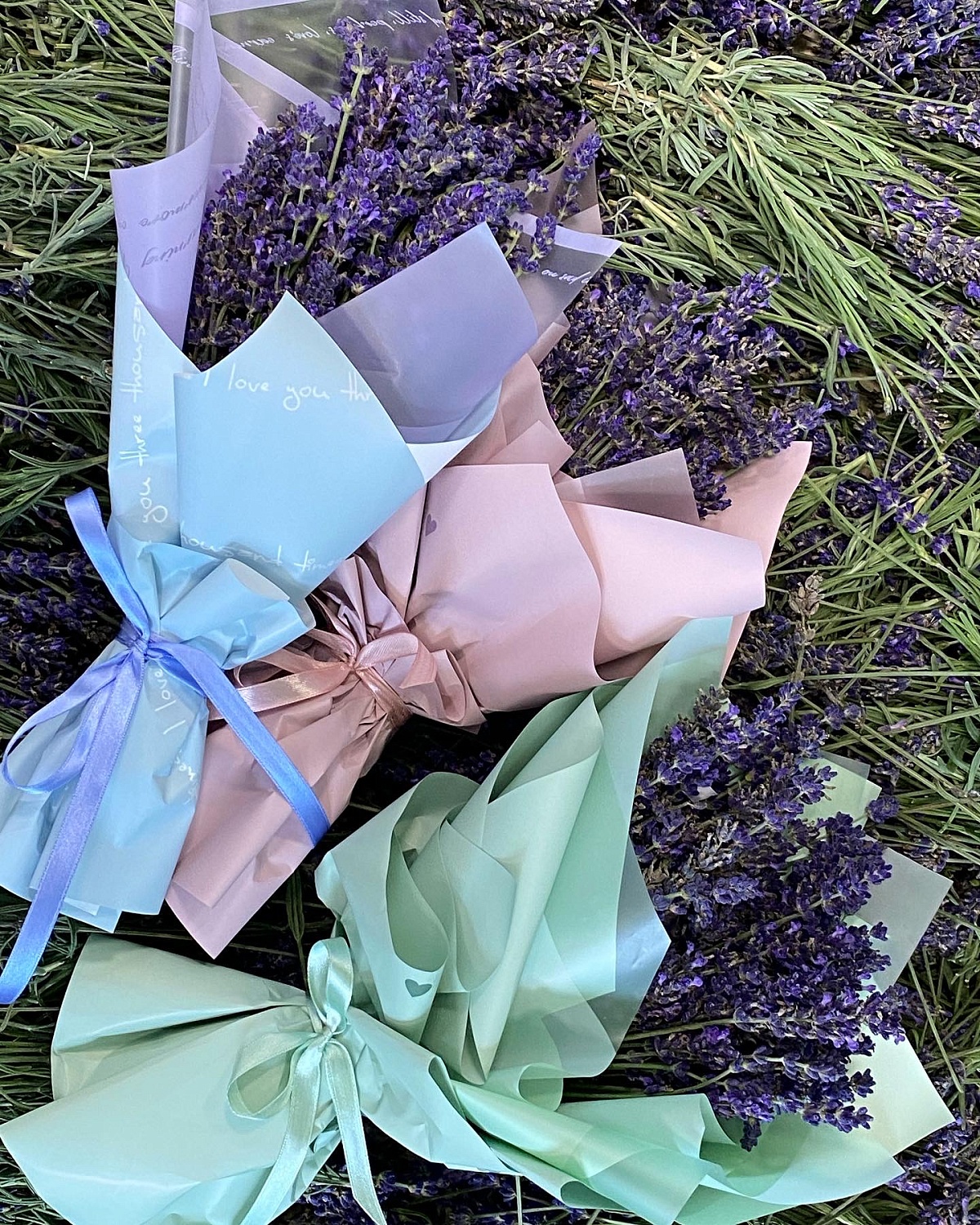 В продаже букетики лаванды от 100 руб.